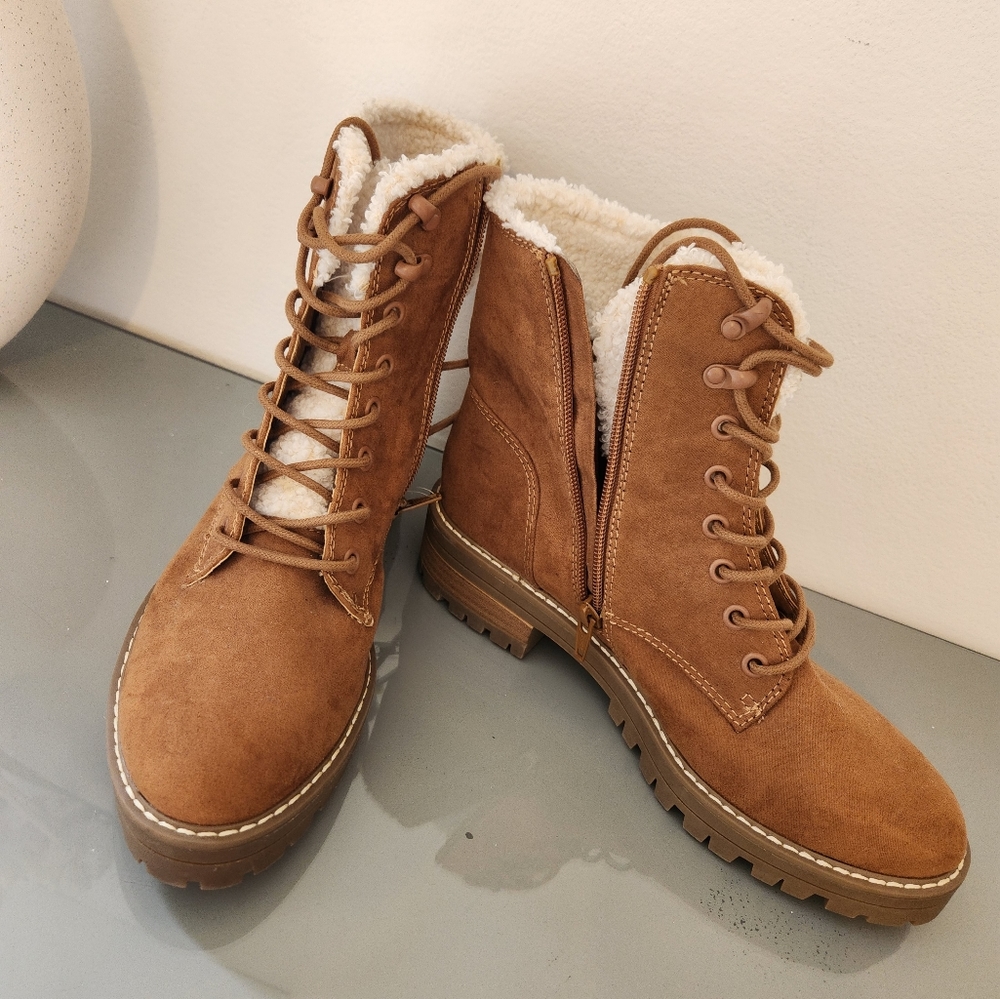 Brown boots, size 8